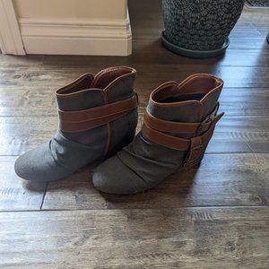 2 pairs Aldo wedge ankle boots